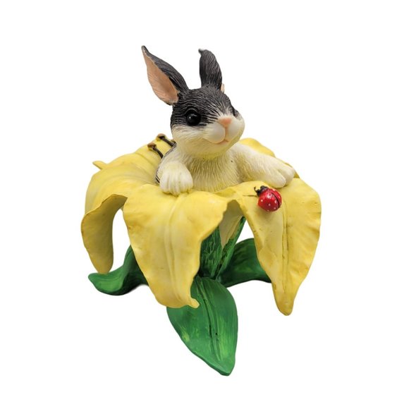Charming Tails Figurine Binkey In A Lily Rabbit in Flower 89/305 Silvestri - Picture 1 of 9